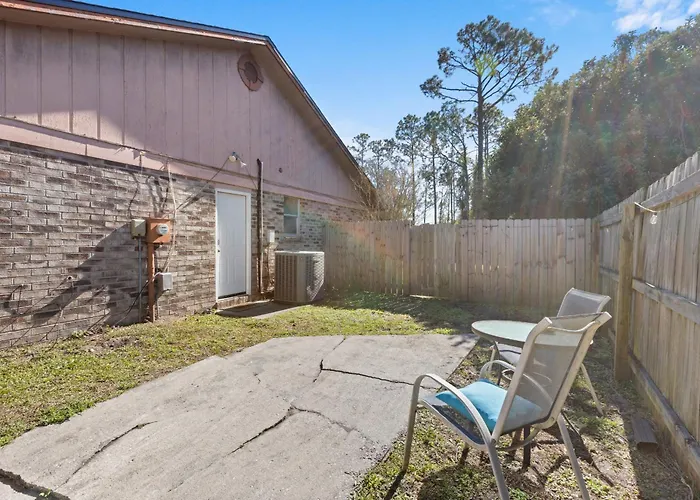 Pet Friendly Large Studio With Free Wi-Fi In Great Location!