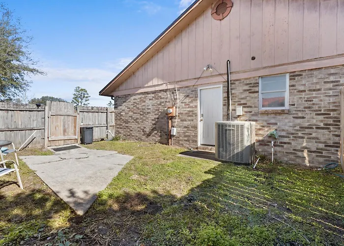 Pet Friendly Large Studio With Free Wi-Fi In Great Location!