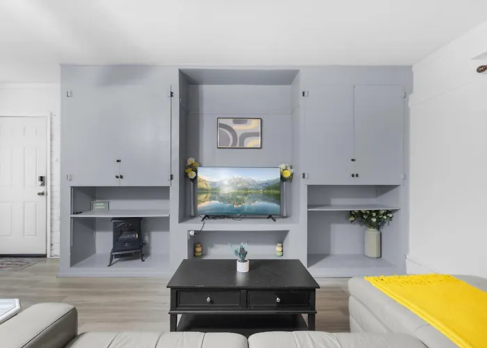 Pet Friendly Large Studio With Free Wi-Fi In Great Location!