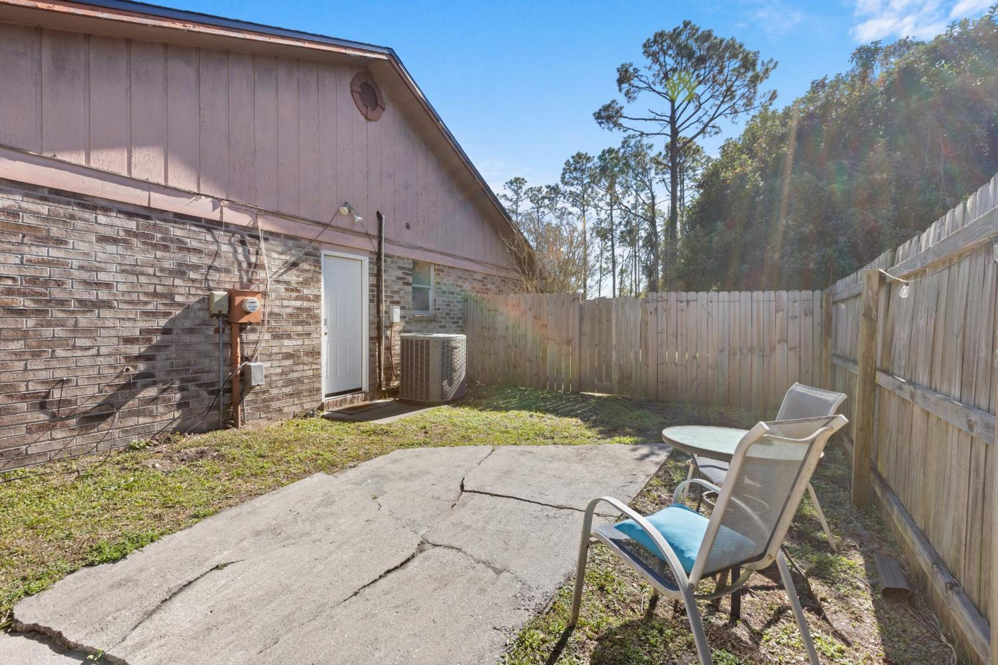 Pet Friendly Large With Free Wi-fi In Great Location! Orange Park