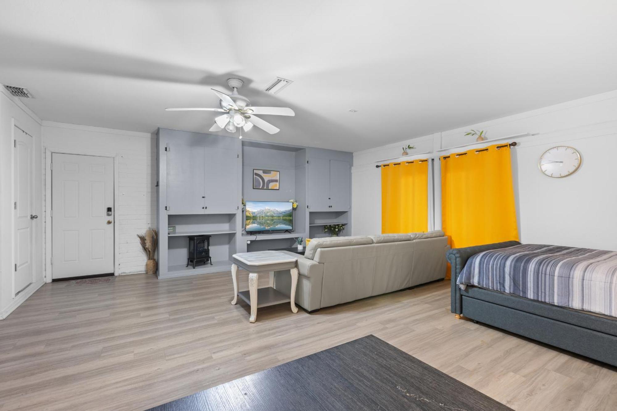 Apartment Pet Friendly Large With Free Wi-fi In Great Location!