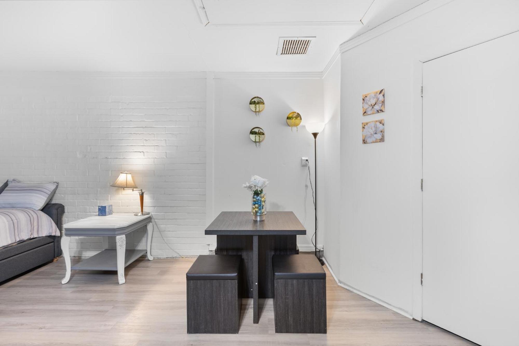 Pet Friendly Large With Free Wi-fi In Great Location! *
