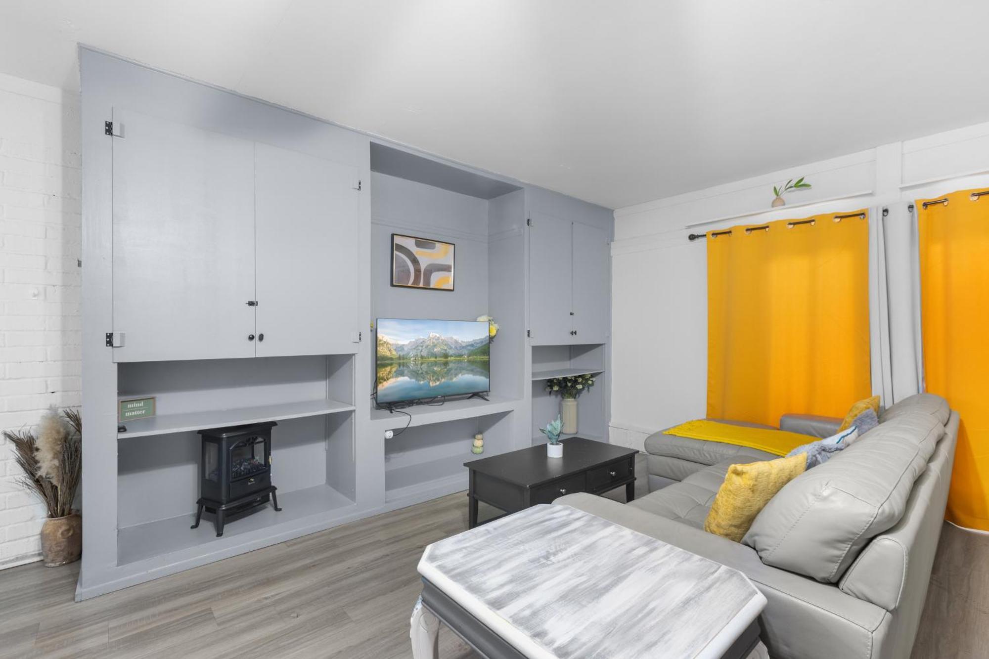 Pet Friendly Large With Free Wi-fi In Great Location!